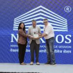 Apurva felicitating Ar. Sunil Ladha, one of the speakers at the event